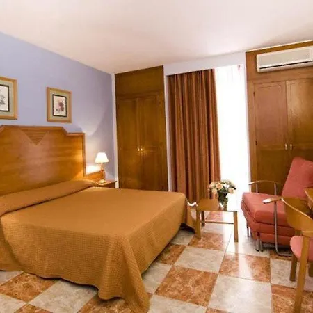 Hotel Monarque El Rodeo 3*