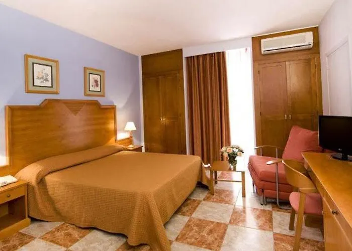 Hotel Monarque El Rodeo 3*