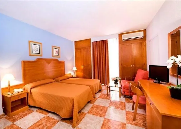 Monarque El Rodeo Hotel 3*