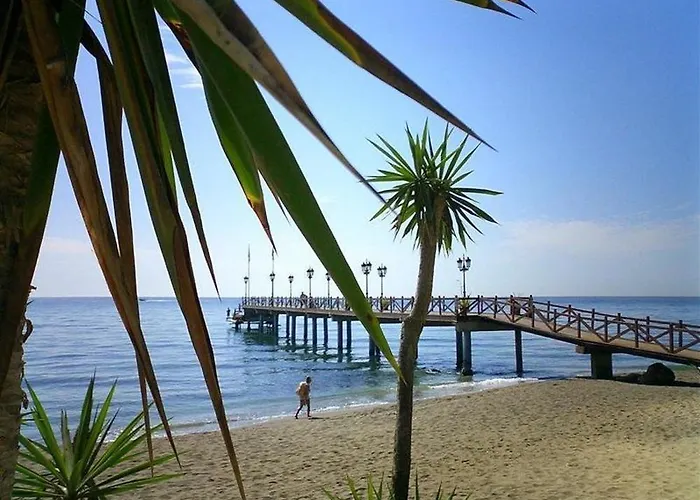 Monarque El Rodeo Hotel