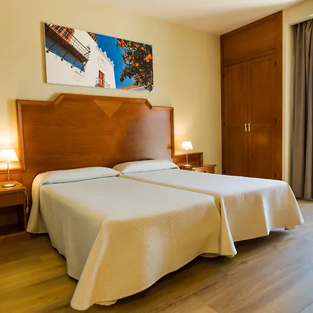 Otel Monarque El Rodeo 3*