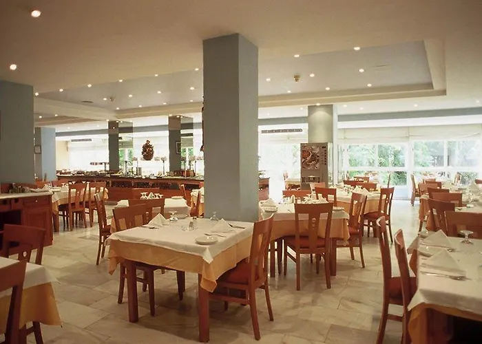 Otel Monarque El Rodeo