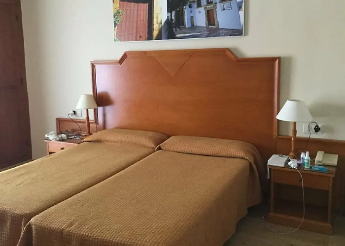 Otel Monarque El Rodeo 3*